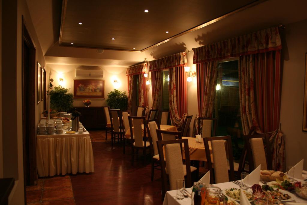 Hotel Tenishouse 마르키 외부 사진