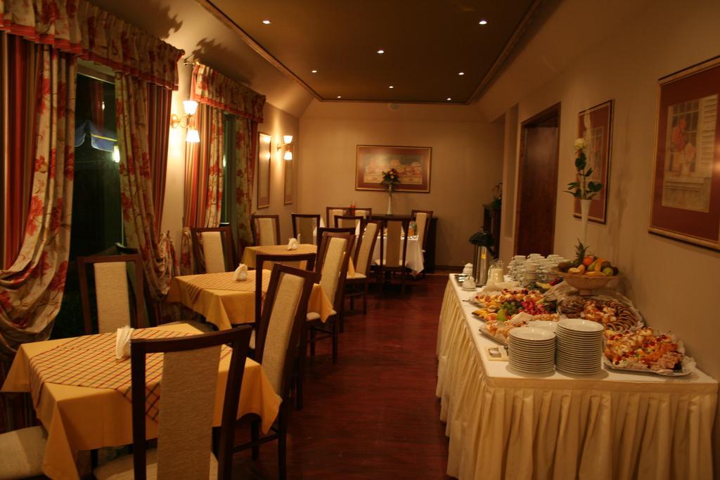 Hotel Tenishouse 마르키 외부 사진