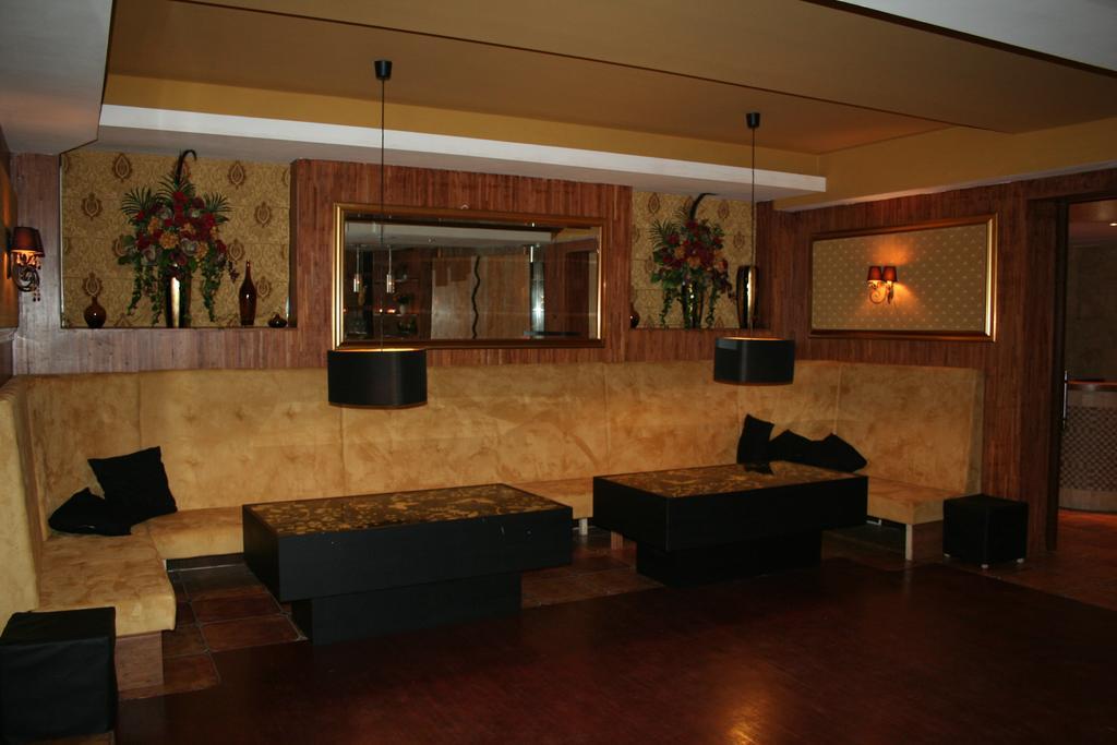 Hotel Tenishouse 마르키 외부 사진