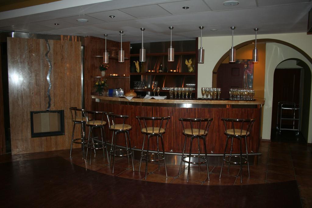 Hotel Tenishouse 마르키 외부 사진